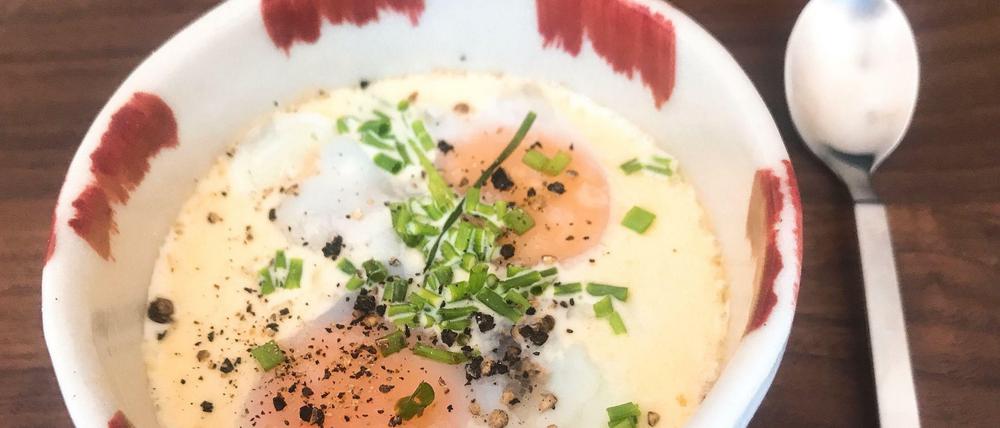 Ein fantastisches Frühstück, das auch mittags und abends schmeckt: die französischen Ofeneier Oeufs cocotte.