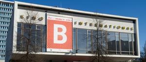 Schlange vorm Kartenschalter: Das International zählt zu den beliebtesten Premierenkinos der Berlinale.