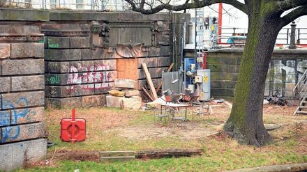 Komm auf die Schaukel, Luise. Früher konnte man an der Schloßfreiheit noch auf und nieder schwingen. 