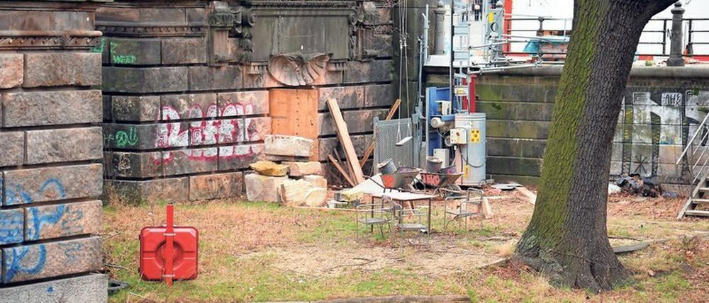 Komm auf die Schaukel, Luise. Früher konnte man an der Schloßfreiheit noch auf und nieder schwingen. 