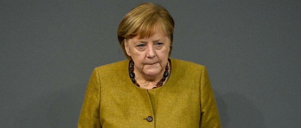 Kanzlerin Angela Merkel spricht bei der Regierungserklärung im Bundestag.