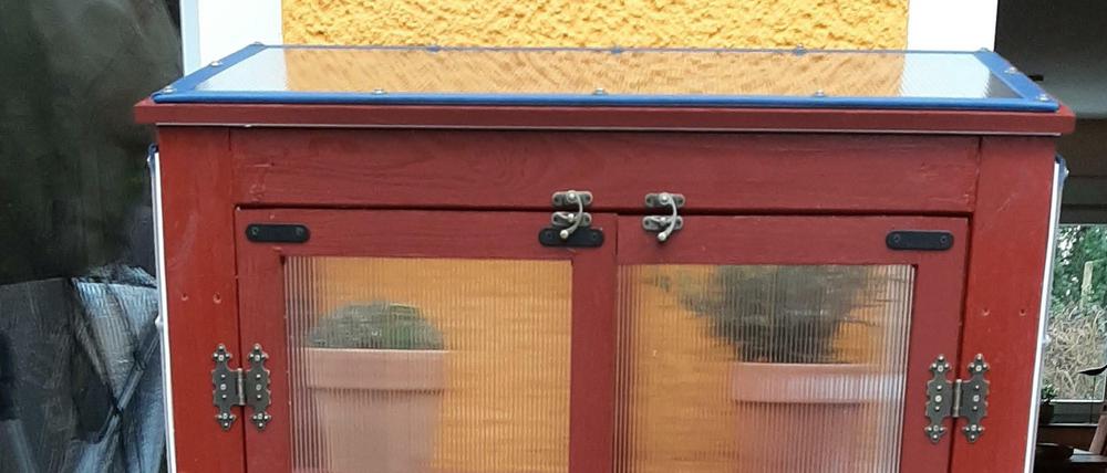 Das erste selbstgebaute Möbel nur für Pflanzen.
