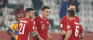 Finale: Bayern Münchens Benjamin Pavard (2.v.l) feiert mit seinen Mannschaftskameraden den ersten Treffer seiner Mannschaft.