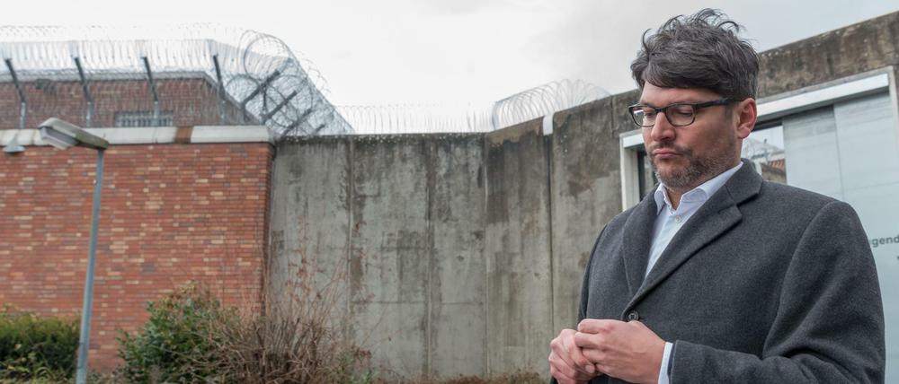 Dirk Behrendt, Senator für Justiz, besucht den offenen Vollzug der JVA Plötzensee.