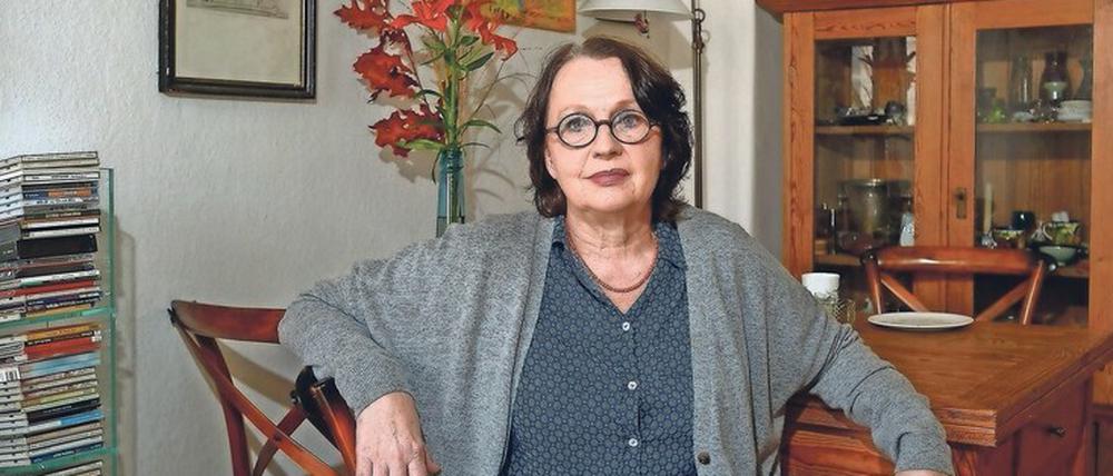 Nachtaktiv. Die am 13. Februar 1951 in Berlin geborene Schriftstellerin Katja Lange-Müller. Zuletzt erschienen von ihr die Romane „Die Drehtür“ und „Böse Schafe“.