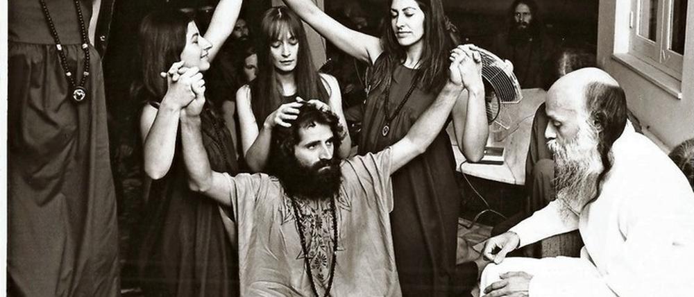 Aufstieg und Fall des Gurus Bhagwan, aus der Perspektive seiner Anhänger.