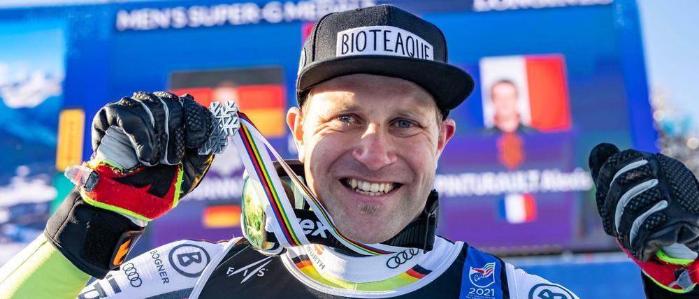 Romed Baumann freut sich über WM-Silber.