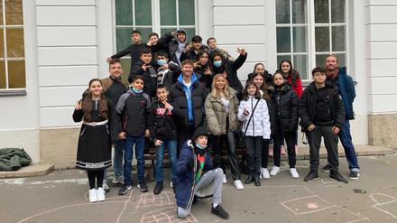 Viele Schüler:innen können ihr Glück kaum fassen, dass sie ihren Idolen von TikTok im echten Leben begegnen. 
