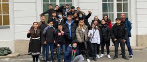 Viele Schüler:innen können ihr Glück kaum fassen, dass sie ihren Idolen von TikTok im echten Leben begegnen. 