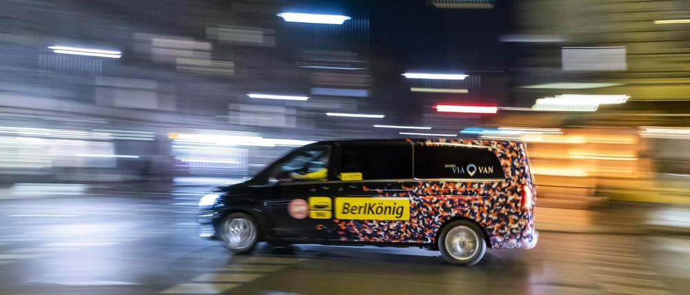 Erstmals soll eine Rechtsgrundlage für Fahrdienste wie den Berlkönig in Berlin oder Moia in Hamburg geschaffen werden. Foto: imago