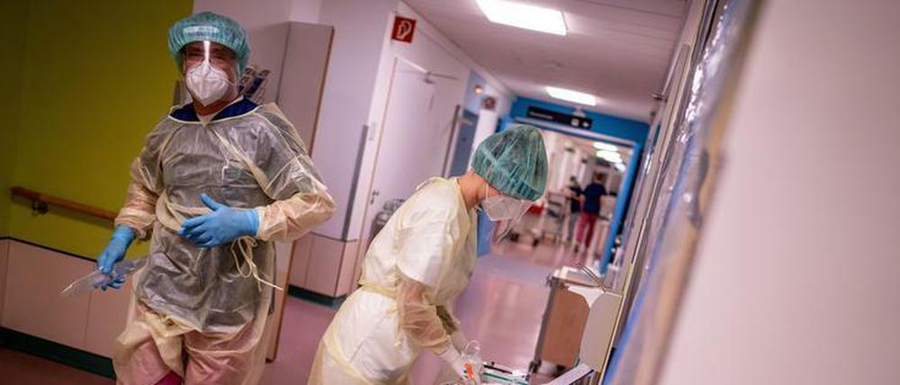 Riskante Jobs. Das Personal auf Corona-Stationen muss sich besonders gut schützen.