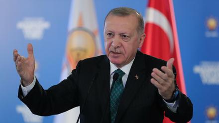 Erdogan verspricht den Türken Wohlstand - doch die Arbeitslosigkeit ist hoch und selbst jeder dritte AKP-Wähler will das Land verlassen.