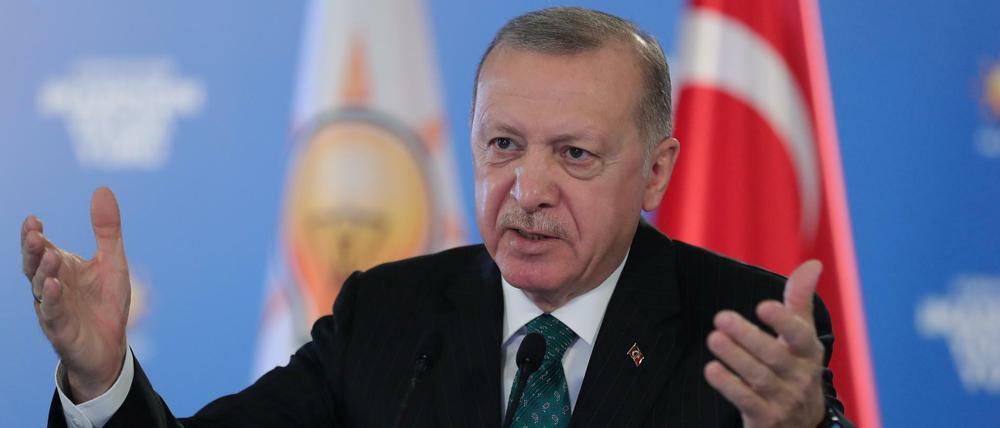 Erdogan verspricht den Türken Wohlstand - doch die Arbeitslosigkeit ist hoch und selbst jeder dritte AKP-Wähler will das Land verlassen.