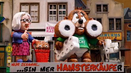 Auch bei den Motivwagen des Karnevalszugs in Puppenversion war die Pandemie ds beherrschende Thema.