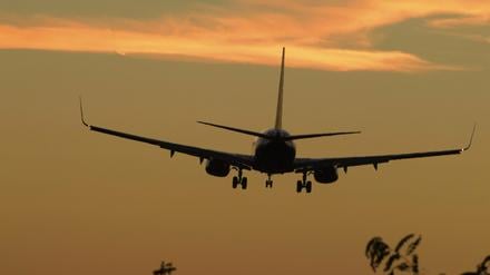 Nur wenige Flugzeuge starten und landen derzeit am Flughafen Berlin Brandenburg (BER). Das verschärft die Finanzlage am BER. 