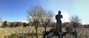 Ein Gräberfeld in Halabja, auf dem durch Iraks Luftwaffe getötete Bewohner liegen.