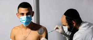 Israel hat Impftourismus eine klare Absage erteilt. Geimpft werden nur die eigenen Bürgerinnen und Bürger.