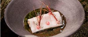 Gibt's leider nicht zum Mitnehmen, aber vielleicht bald im Menü vom "Rutz": Muschelaromen, Herbstrübe, Kleestiel. 