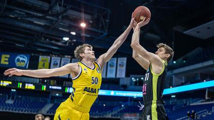 Not in my house. Albas Ben Lammers blockt den Wurf des gebürtigen Berliners Andreas Seiferth. 