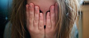 Im ersten Lockdown im Frühjahr sind deutlich weniger Kinder und Jugendliche in Bayern in einem Krankenhaus behandelt worden als üblich - stationäre Einweisungen wegen Depressionen und Angststörungen hingegen nahmen zu. 