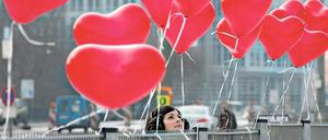 Herzluftballons am Valentinstag. 