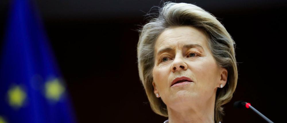 Ursula von der Leyen, Präsidentin der Europäischen Kommission, stellt sich Fragen zur Corona-Politik.