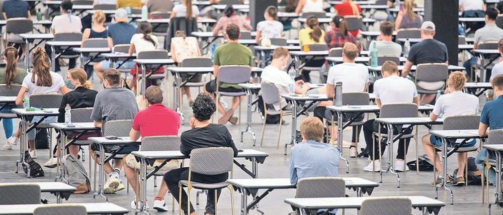 Noch immer finden an Unis Präsenzprüfungen statt (Archivbild).