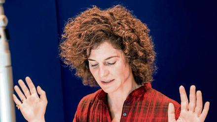 Eine gewaltige Anstrengung. Die Protokolle wurden von Bibiana Beglau (Foto), Thomas Thieme oder Martina Gedeck gelesen. 
