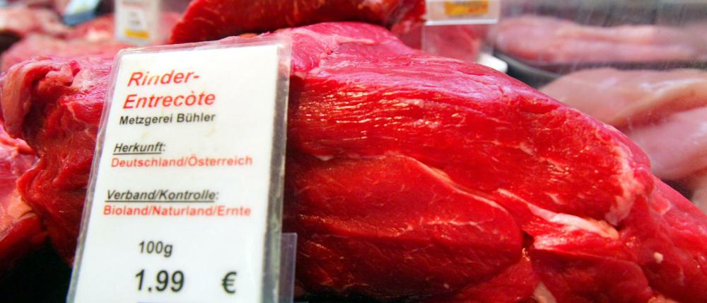 Teurer als konventionelles Fleisch: Viele Menschen haben daher in der Vergangenheit einen Bogen um Biofleisch gemacht. 