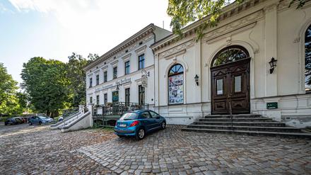 Der Labsaal und die Gaststätte am schönen Dorfplatz.