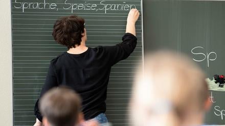 Grundschüler sollen ab Montag teilweise wieder in die Klassen.