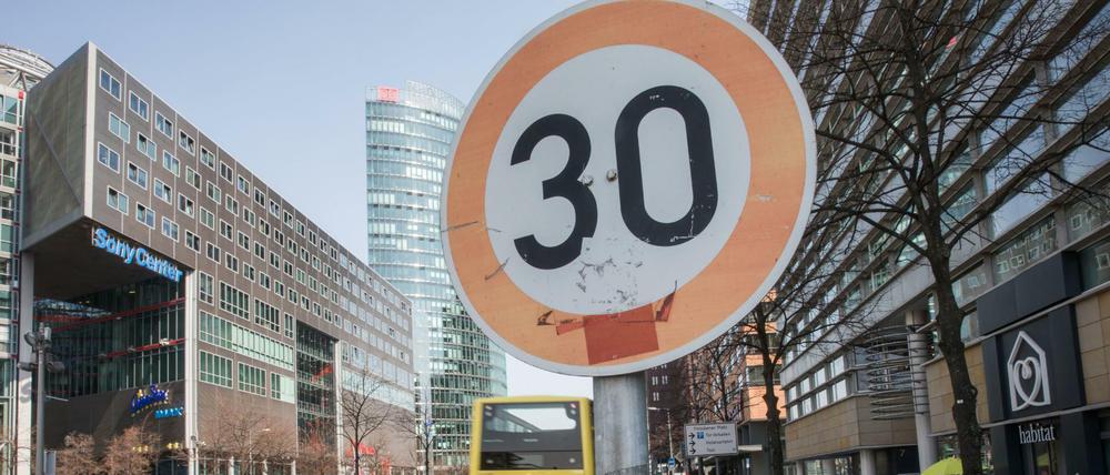 Auch Tempo 30 hat zum Rückgang des Stickoxid-Ausstoßes beigetragen.