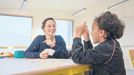 Studentinnen verdienen sich beispielsweise im sozialen Bereich ihren Lebensunterhalt. In der Coronakrise ist das schwieriger.