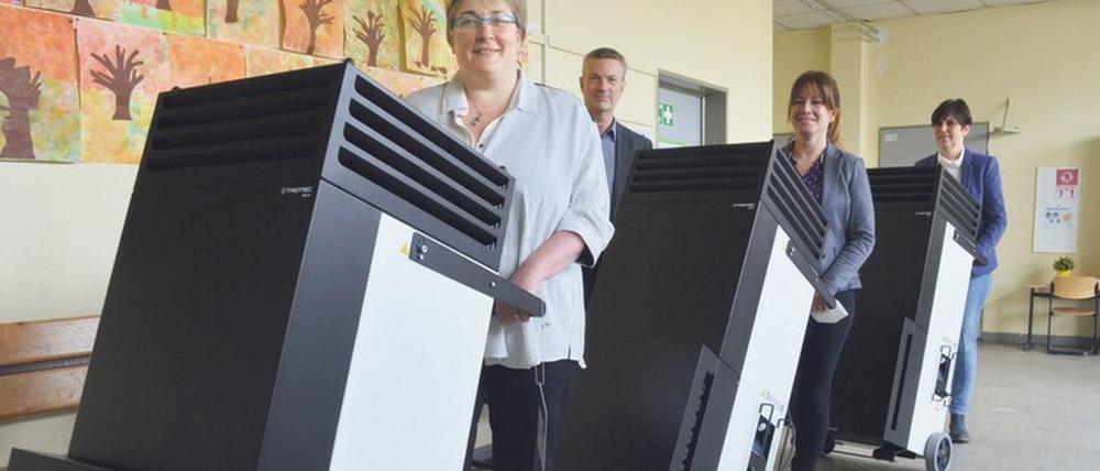 Saubere Luft gibt es mit Hilfe von mobilen Filtergeräte zumindest in drei Räumen der Neuköllner Walter-Gropius-Schule.