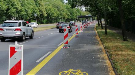Auch als Beitrag zur grüneren Stadt gedacht: Pop-Up-Radweg am Adlergestell.