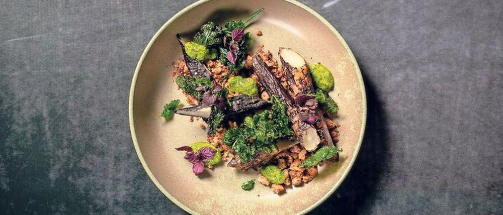 Gemüseküche vom Feinsten: gebratene Schwarzwurzeln mit Pumpernickel und Grünkohl 