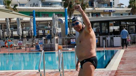 Ein Impfzertifikat - ein so genannter "Grüner Pass" - ermöglicht in Israel die Rückkehr in die Schwimmbäder.