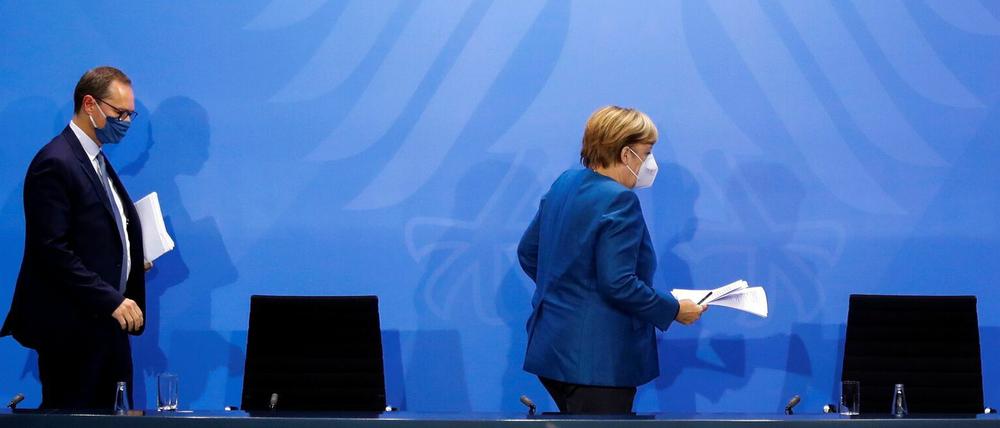 Bundeskanzlerin Angela Merkel (CDU), und Berlins Regierender Bürgermeister Michael Müller (SPD).