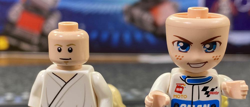 Verwechslungsgefahr? Links die Figur von Lego, rechts von Qman.