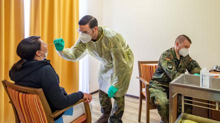 Von den kostenlosen Schnelltests erhoffen sich viele Menschen eine schrittweise Rückkehr in die Normalität.