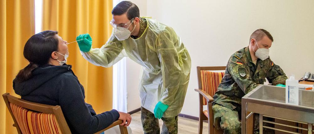 Von den kostenlosen Schnelltests erhoffen sich viele Menschen eine schrittweise Rückkehr in die Normalität.