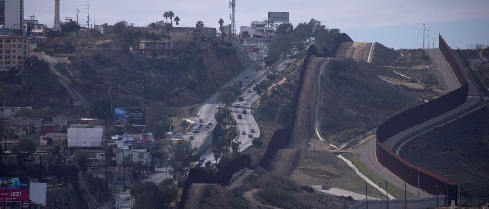 Grenzanlagen bei Tijuana zwischen Mexiko (links) und den USA.