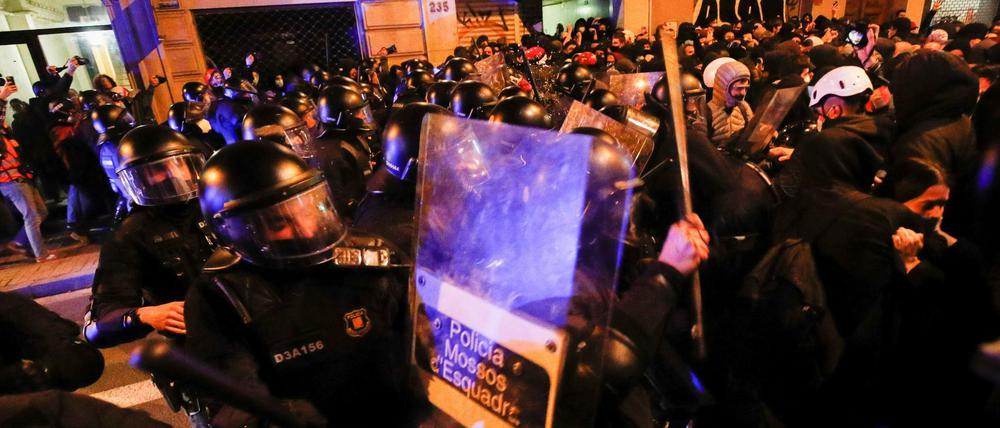 In Barcelona gab es Zusammenstöße von Demonstranten und der Polizei.