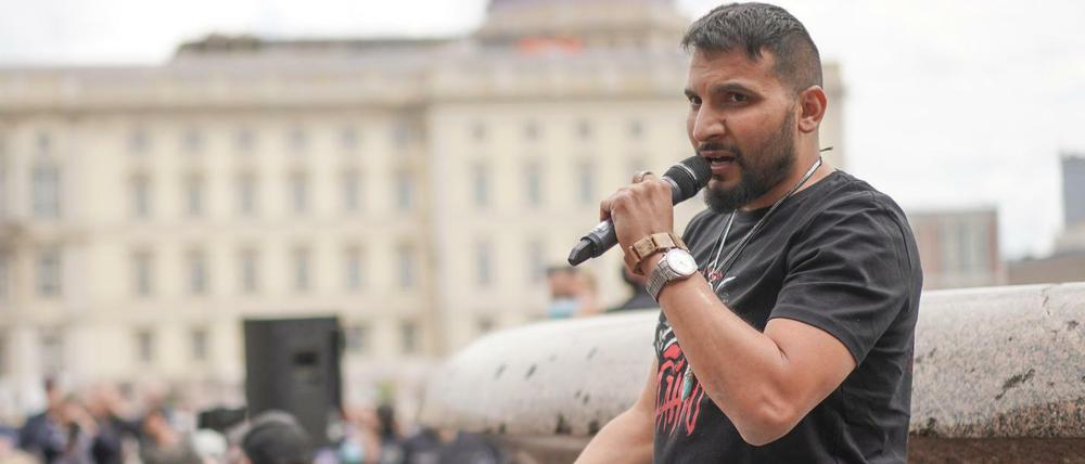 Attila Hildmann, Kochbuchautor und Anti-Corona-Aktivist, 2020 bei einer Demonstration gegen die Corona-Regeln.