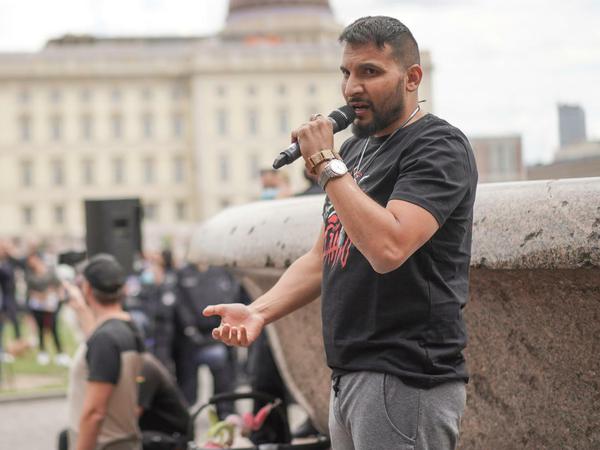 Attila Hildmann, Kochbuchautor und Anti-Corona-Aktivist, 2020 bei einer Demonstration gegen die Corona-Regeln.
