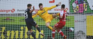 Drin ist er. Grischa Prömel köpft aus wenigen Metern das 1:0 - und Union damit zum Sieg.