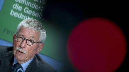 Für viele  ein Ärgernis: Thilo Sarrazin, damals noch SPD-Mitglied, bei der Vorstellung seines Buches Feindliche Übernahme Deutschland im Jahr 2018.
