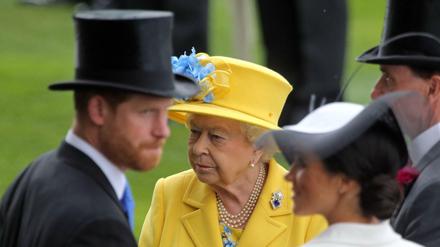 Prinz Harry und Gattin Meghan mit Queen Elizabeth im Juni 2018 in Ascot