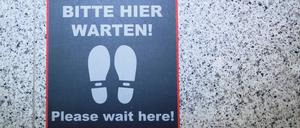 Geduld muss mitbringen, wer in Deutschland geimpft werden will, auch wegen mangelhafter Digitalisierung. 