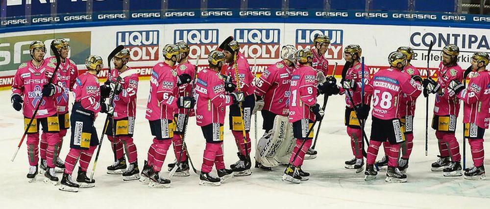 Die Fans fehlen. Die Eisbären spielen in dieser Saison trotzdem gern daheim, vor dem heutigen Spiel gegen die Grizzlys Wolfsburg ist die Bilanz der Berliner makellos.